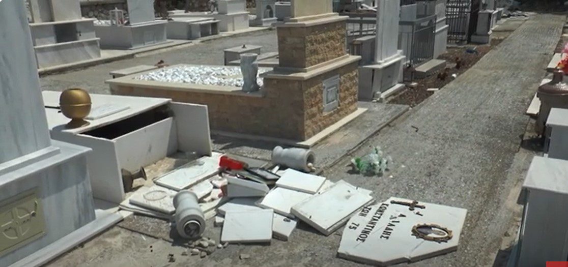 Γυαλιά καρφιά τα κοιμητήρια στον Προβατά Σερρών από ανεμοστρόβιλο- video