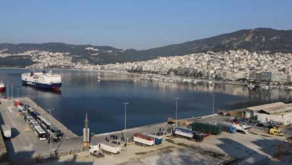 Καβάλα: Αλιευτικό σκάφος συγκρούστηκε με τουριστικό στο λιμάνι – Τρεις συλλήψεις