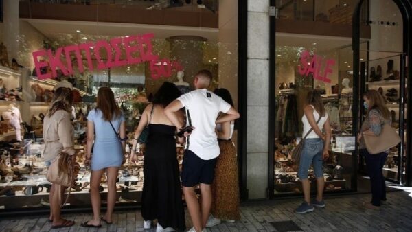 Ανοικτά την Κυριακή τα μαγαζιά στο πλαίσιο των θερινών εκπτώσεων