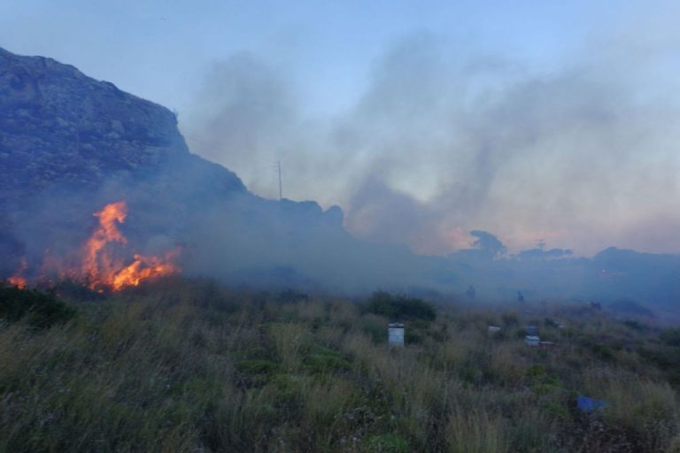 Φωτιά στο Σοφικό Κορινθίας και μήνυμα 112 στους κατοίκους της περιοχής να βρίσκονται σε ετοιμότητα
