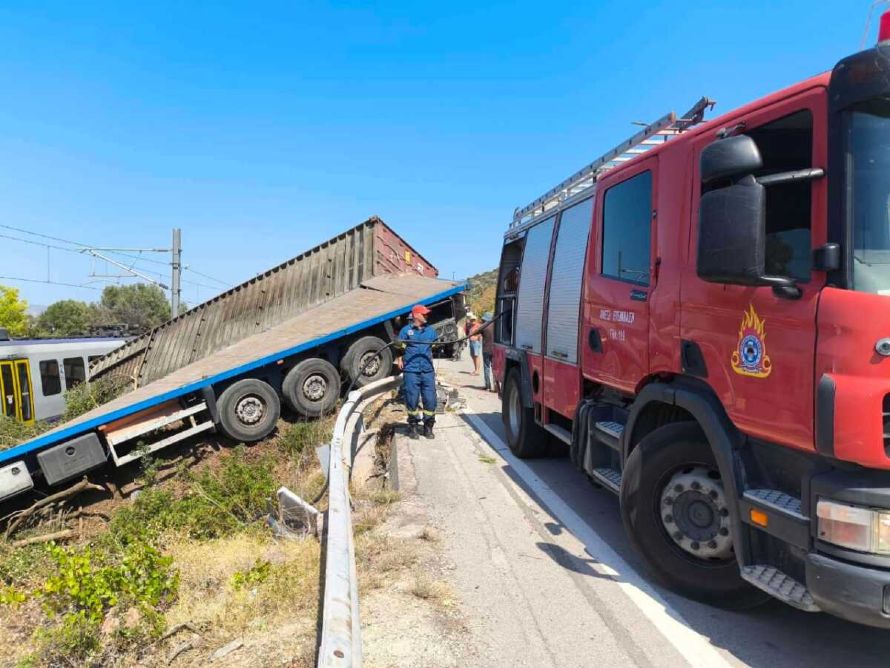 Χαλκίδα: Δύο παιδιά και ένας ενήλικας στο νοσοκομείο από τη σύγκρουση τρένου με φορτηγό