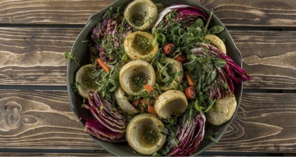 TasteAtlas: Τα 10 πιάτα με την χαμηλότερη βαθμολογία παγκοσμίως – Στη λίστα μία ελληνική σαλάτα