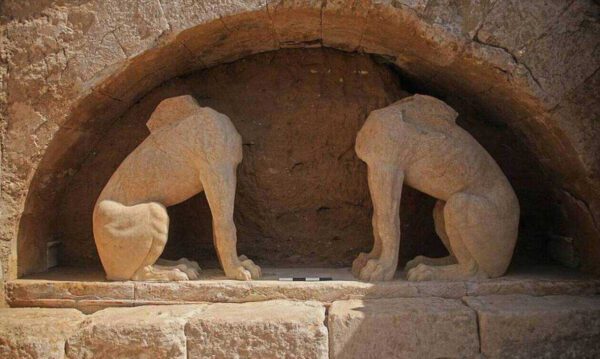 Λίνα Μενδώνη: Ο Τύμβος Καστά της Αμφίπολης ετοιμάζεται να υποδεχτεί το κοινό - Οι σφίγγες "φορούν τα φτερά τους"