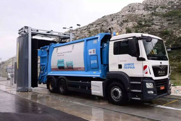 Οδηγός κατηγορείται ότι βίασε συνάδελφό του μέσα σε απορριμματοφόρο στη λεωφόρο Σχιστού