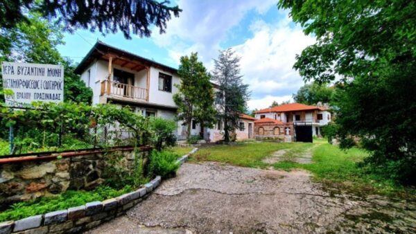 Δράμα: Η μονή της Μεταμόρφωσης του Σωτήρος στον ιερό βράχο της Πρασινάδας