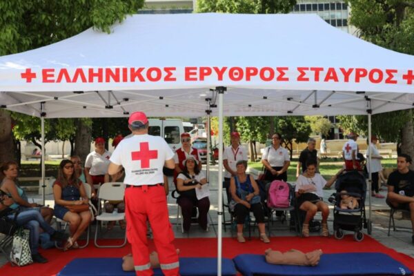 Ελληνικός Ερυθρός Σταυρός: Δράση στο Σύνταγμα για την Παγκόσμια Ημέρα σκύλου