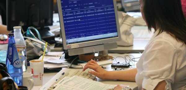 Τι αλλάζει από το 2025 για επαγγελματίες και επιχειρήσεις - Μέσω myDATA και με μηδενικές αποκλίσεις έσοδα και έξοδα