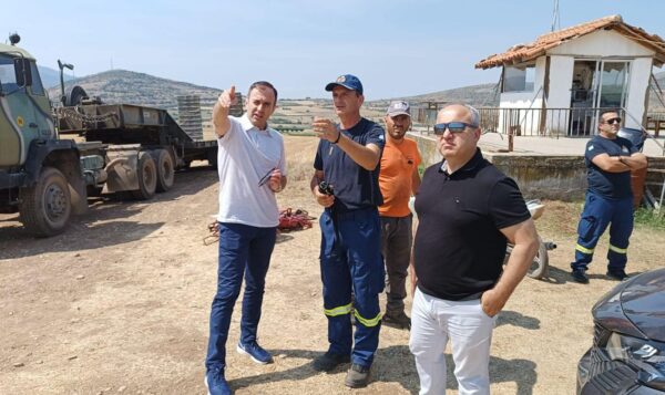 Ο Τάσος Χατζηβασιλείου στο Αχλαδοχώρι - Η μάχη με τις φλόγες συνεχίζεται