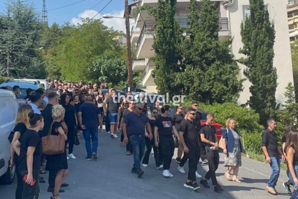 Βέροια: Σε κλίμα οδύνης η κηδεία του 19χρονου που σκοτώθηκε σε λούνα παρκ στο Πευκοχώρι (φωτο)