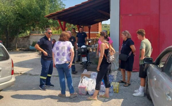 Κλιμάκιο του ΚΚΕ στον Πυροσβεστικό Κλιμάκιο του Ροδολίβους -φωτο