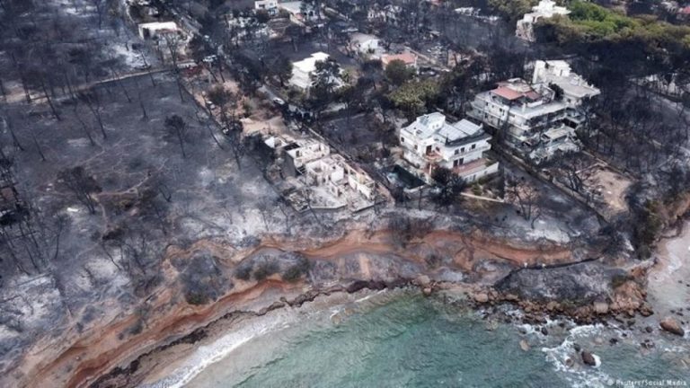 Φωτιά στο Μάτι: «Έπρεπε να αφήσω το ένα μου παιδί νεκρό στη θάλασσα, για να σώσω το άλλο» – Συγκλονιστική μαρτυρία μητέρας