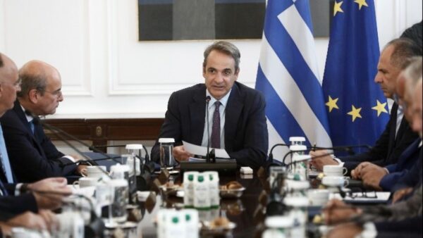 Τα ν/σ για την ενδοοικογενειακή βία και τα κίνητρα καινοτομίας και συγχωνεύσεων επιχειρήσεων στην ατζέντα του υπουργικού συμβουλίου
