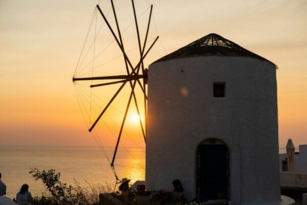 Καιρός: Σαββατοκύριακο με καλοκαιρία και δυνατούς ανέμους