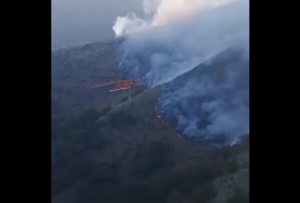 Φωτιά στο Παγγαίο: Υπεράνθρωπες προσπάθειες να κρατηθεί ψηλά, άνεμοι στην περιοχή- video