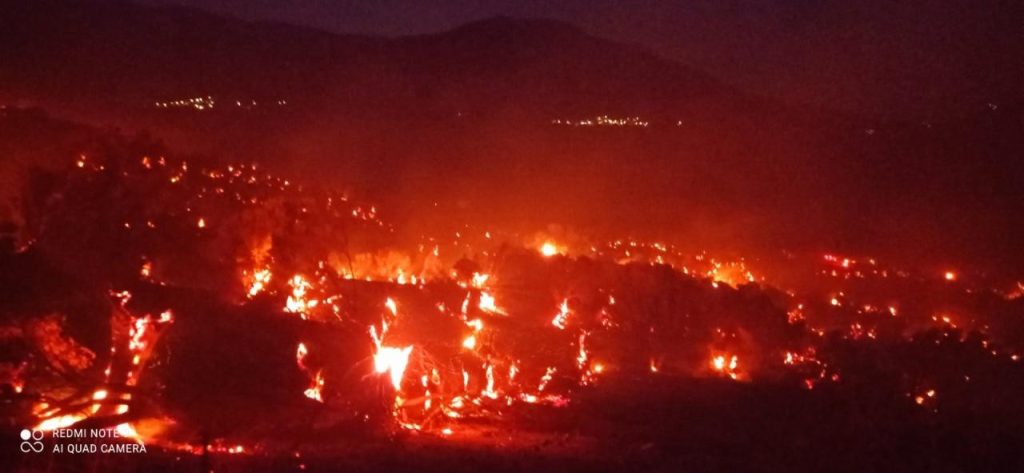 Μαίνεται η μεγάλη φωτιά στο Ρέθυμνο - Ενισχύθηκαν οι πυροσβεστικές δυνάμεις