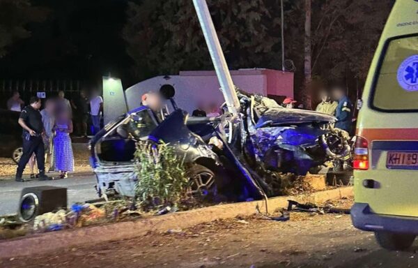 Θεσσαλονίκη: Σοβαρό τροχαίο στο Ωραιόκαστρο – ΙΧ καρφώθηκε σε κολώνα, δύο τραυματίες -video