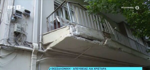 Θεσσαλονίκη: Φορτηγό μπήκε σε στενό και παρέσυρε… μπαλκόνι -video