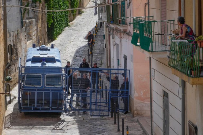 Μακελειό στο Μιλάνο: Υποψίες ότι 17χρονος δολοφόνησε την οικογένειά του