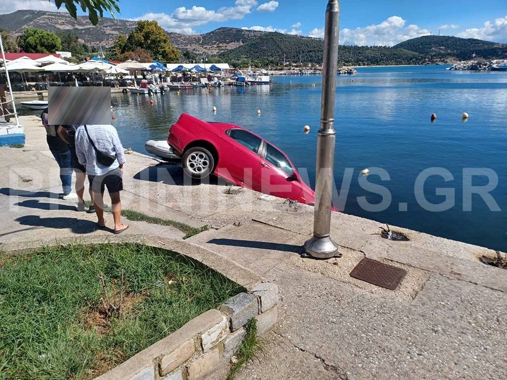 Καβάλα: Αυτοκίνητο στο θάλασσα, στο λιμανάκι των Σφαγείων- (φωτογραφίες)