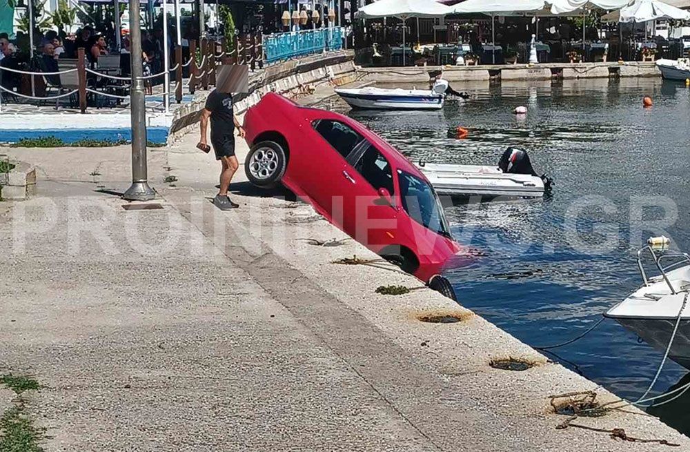 Καβάλα: Αυτοκίνητο στο θάλασσα, στο λιμανάκι των Σφαγείων- (φωτογραφίες)