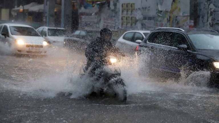 Ο καιρός σε χάρτες μέχρι την Τρίτη – Το βίντεο του Σάκη Αρναούτογλου μετά το έκτακτο της ΕΜΥ