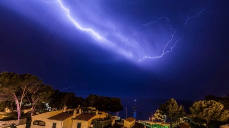 Ισχυρές βροχές, κεραυνούς και χαλάζι φέρνει η κακοκαιρία «ATENA»