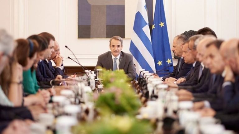 Μεσοπρόθεσμο, δημογραφικό και μέτρα κατά της εγκληματικότητας στο σημερινό υπουργικό συμβούλιο υπό τον πρωθυπουργό