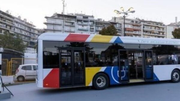Θεσσαλονίκη: Λεωφορείο παρέσυρε και τραυμάτισε πεζό – Τρεις επιβάτες στο νοσοκομείο από το απότομο φρενάρισμα
