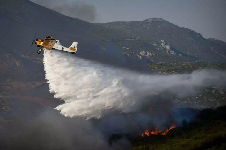 Φωτιά στην Αμφίκλεια – Σηκώθηκαν 2 αεροσκάφη και 1 ελικόπτερο