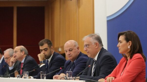 Τάκης Θεοδωρικάκος: Αυξημένα φορολογικά κίνητρα για εξαγορές και συγχωνεύσεις και για έρευνα και ανάπτυξη - Golden Visa για επενδύσεις 250.000 ευρώ σε start-up