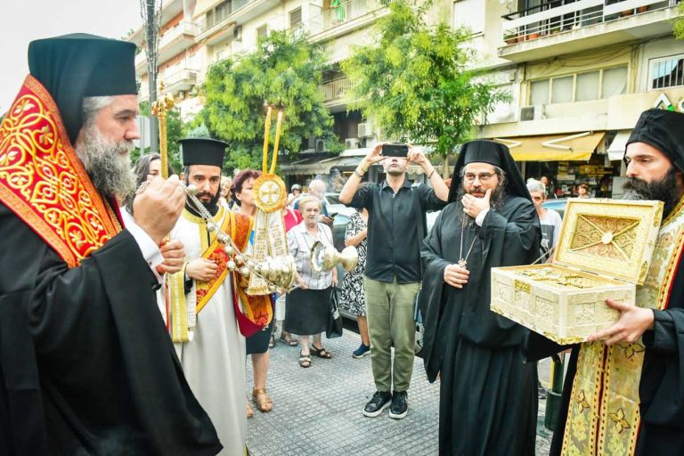 Σέρρες: Υποδοχή Άρραφου Χιτώνος και Τιμίου Ξύλου από την Μονή Παντοκράτορα του Αγίου Όρους- video