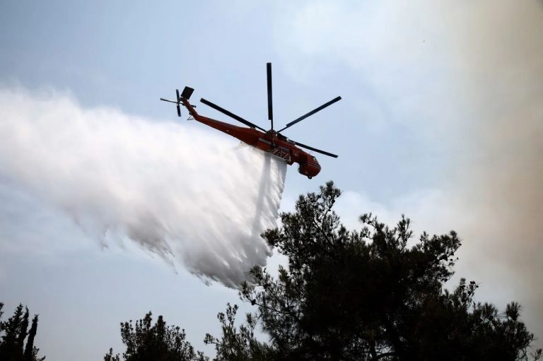 Κρήτη: Φωτιά στις Γωνιές Μαλεβιζίου στο Ηράκλειο – Επιχειρεί και ελικόπτερο