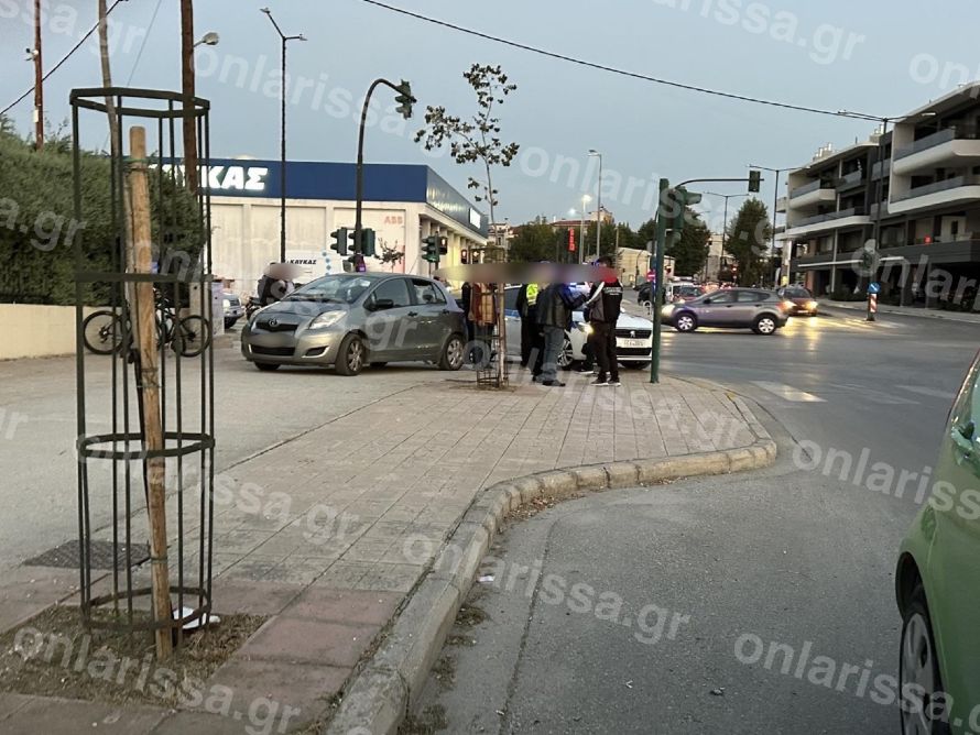 Λάρισα: Παράσυρση 15χρονου από Ι.Χ. – Μεταφέρθηκε στο νοσοκομείο (φωτο)