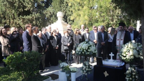 Μνημόσυνο για τα τρία χρόνια από τον θάνατο της Φώφης Γεννηματά - Παρόντες η οικογένεια, η ηγεσία και πλήθος στελεχών του ΠΑΣΟΚ-ΚΙΝΑΛ