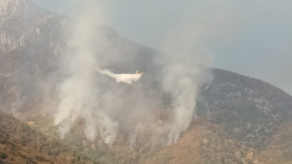 Καίει για τέταρτη μέρα η φωτιά στο Παγγαίο – 380 πυροσβέστες στη μάχη με τις φλόγες