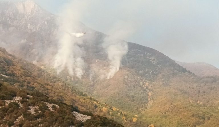 Καίει για τέταρτη μέρα η φωτιά στο Παγγαίο – 380 πυροσβέστες στη μάχη με τις φλόγες