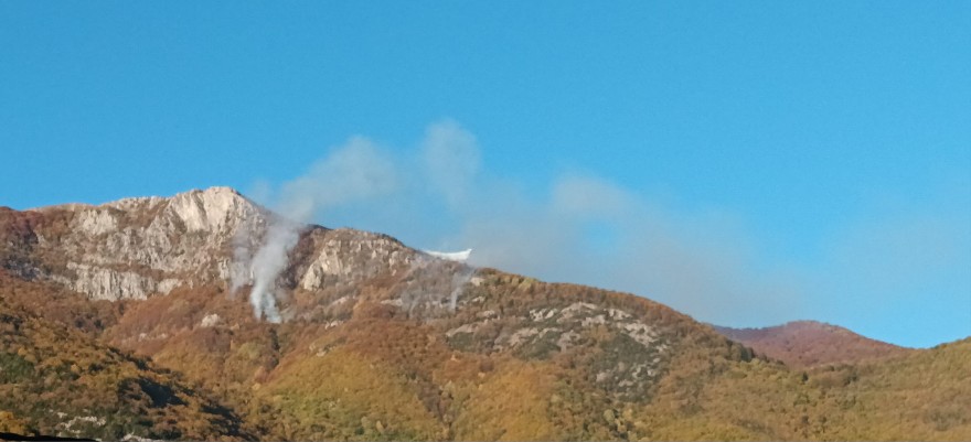 Μαίνεται η πυρκαγιά στο Παγγαίο – Επιχειρούν ισχυρές δυνάμεις της Πυροσβεστικής