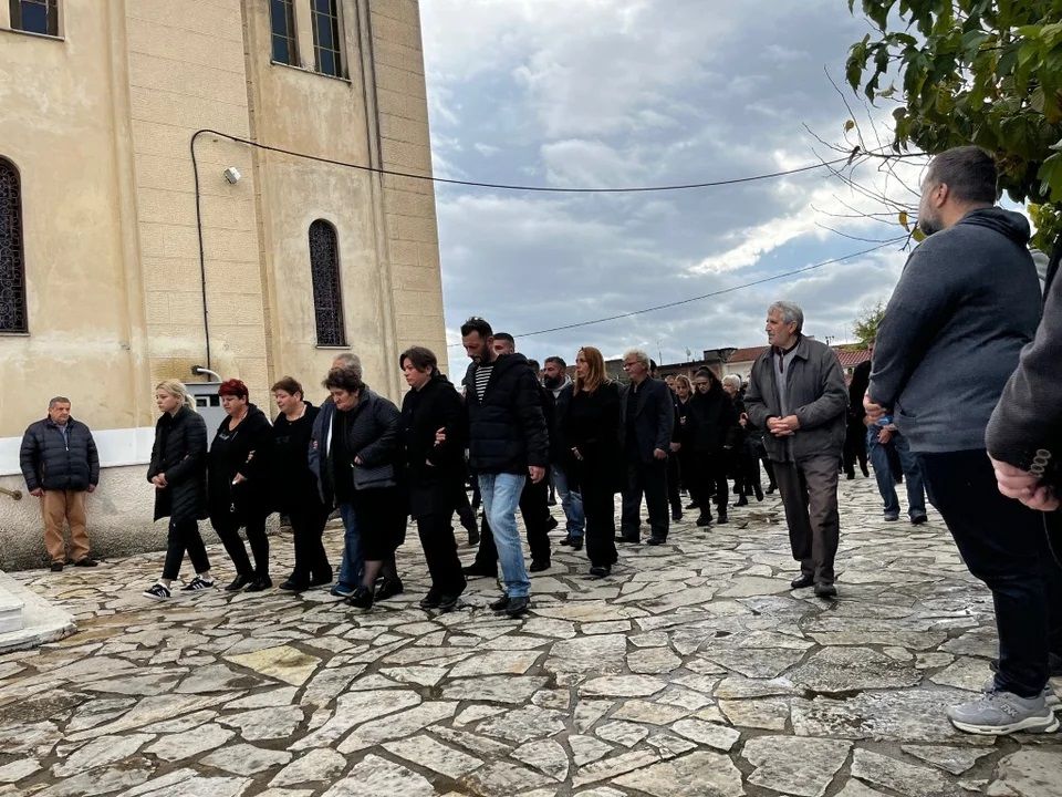 Αγρίνιο: Σε κλίμα βαθιάς οδύνης η κηδεία της 43χρονης Δώρας – φωτο