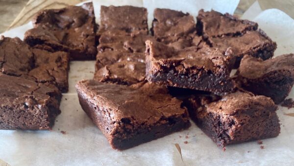 Φτιάξε πανεύκολα vegan brownies με σοκολάτα