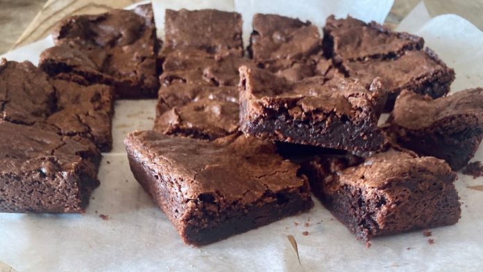 Φτιάξε πανεύκολα vegan brownies με σοκολάτα