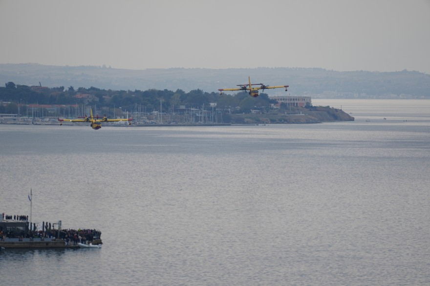 Εντυπωσιακή επίδειξη της Πολεμικής Αεροπορίας στον ουρανό της Θεσσαλονίκης -φωτο