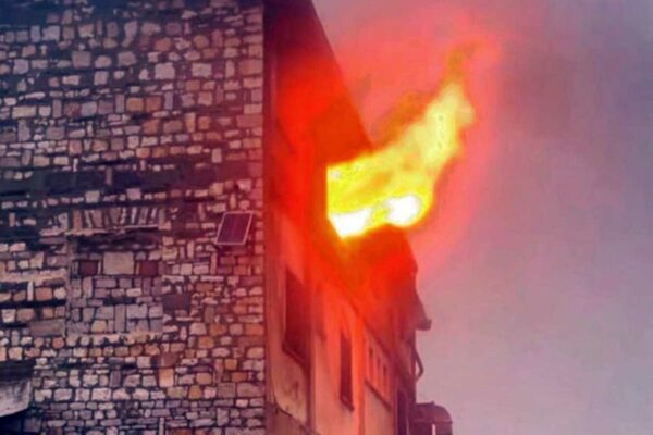Δράμα: Φωτιά στο σαλέ του Χιονοδρομικού Κέντρου Φαλακρού- video