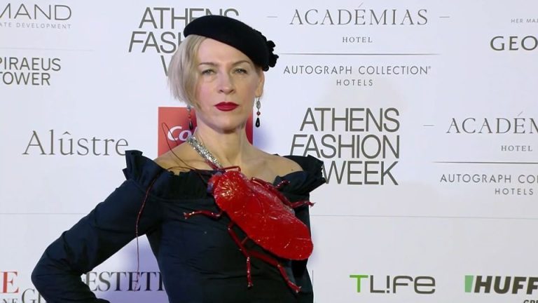 Athens Fashion Week: Η μπλούζα με την τεράστια κατσαρίδα που τους άφησε όλους άφωνους! -video