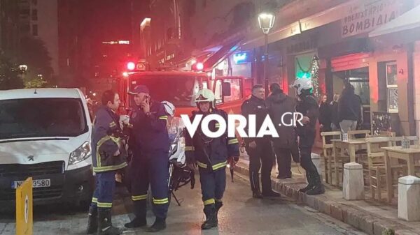Θεσσαλονίκη: Φωτιά σε κτήριο στο κέντρο της πόλης - Φωτογραφίες και video