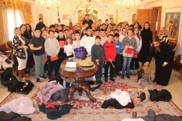 Καλανδιστές των Χριστουγέννων «πλημμυρίζουν» το Επισκοπείο Σερρών
