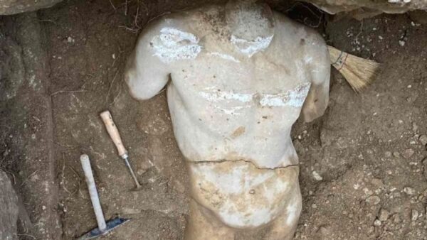 Βρέθηκε άγαλμα σε σκάμμα φυσικού αερίου, σε μικρή απόσταση από το Ηρώδειο
