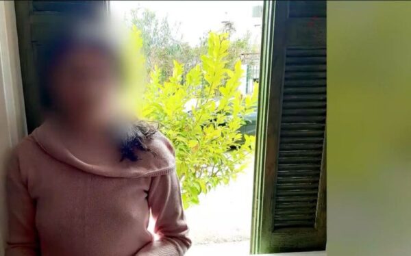 Αστυνομικός στη Βουλή: “Είπα τρεις φορές σε γιατρούς ότι μας κακοποιούσε, αλλά κανείς δεν μίλησε”, λέει η 35χρονη