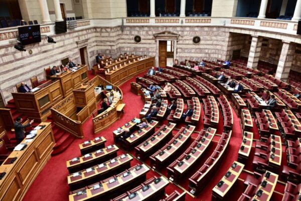 Ψηφίζεται σήμερα το ν/σ για τον κατώτατο μισθό – Έντονες αντιδράσεις της αντιπολίτευσης