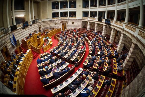 Boυλή: Πέρασε η τροπολογία για την αναστολή της κρατικής χρηματοδότησης στους "Σπαρτιάτες"
