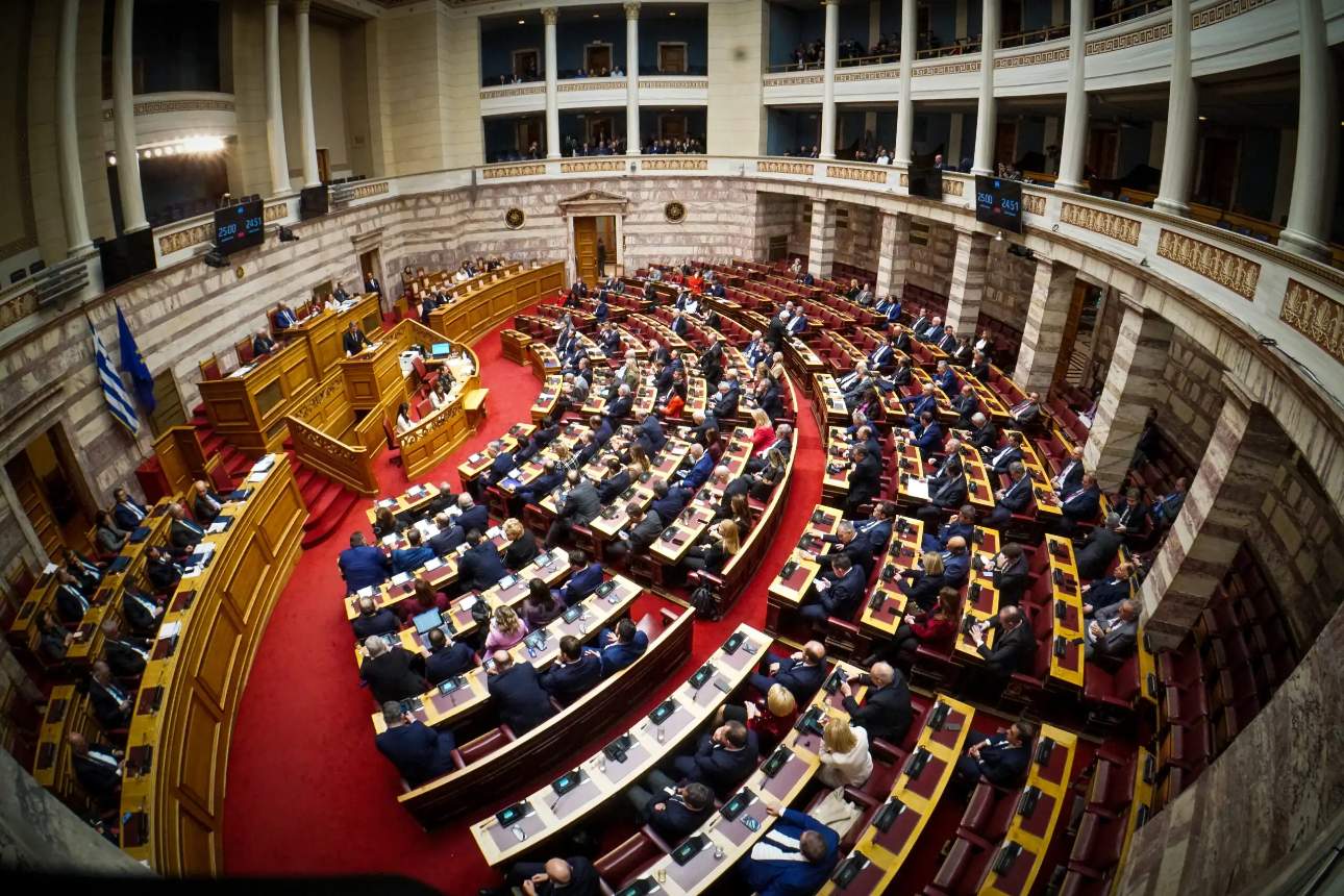 Βoυλή Boυλή: Πέρασε η τροπολογία για την αναστολή της κρατικής χρηματοδότησης στους